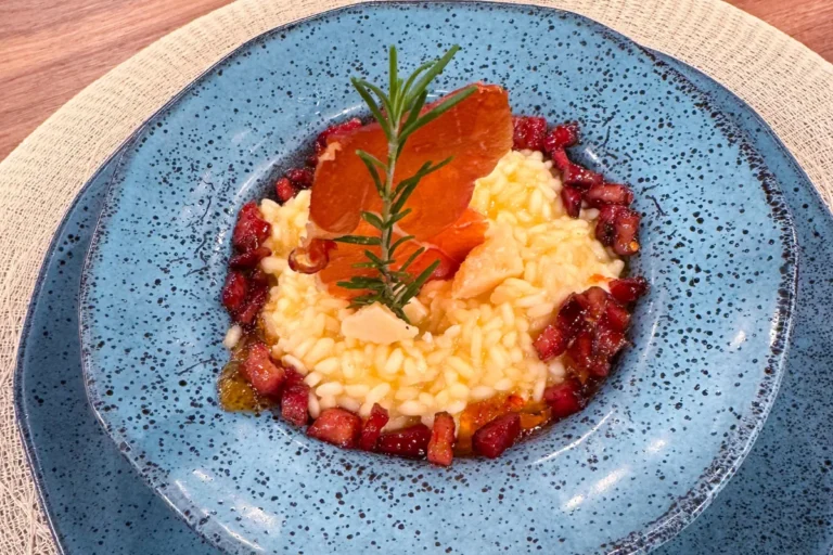 Risoto de parmesão italiano com pancetta suína
