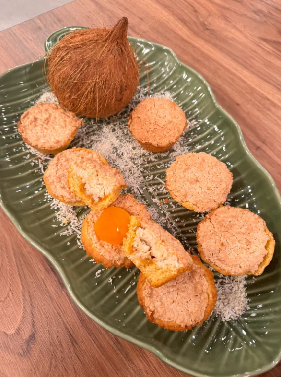 Deliciosa empadinha de coco com damasco