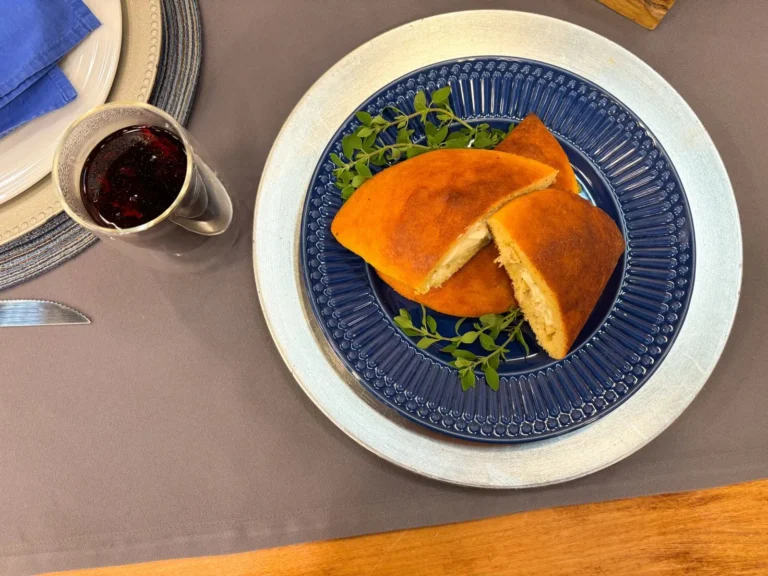 Calzone de frango com requeijão
