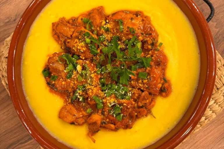 Frango caipira com polenta