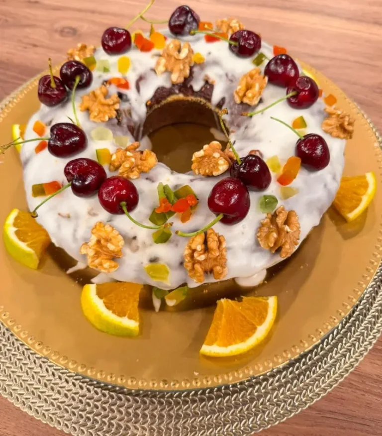 Aprenda a fazer um bolo de natal com a Sandrinha