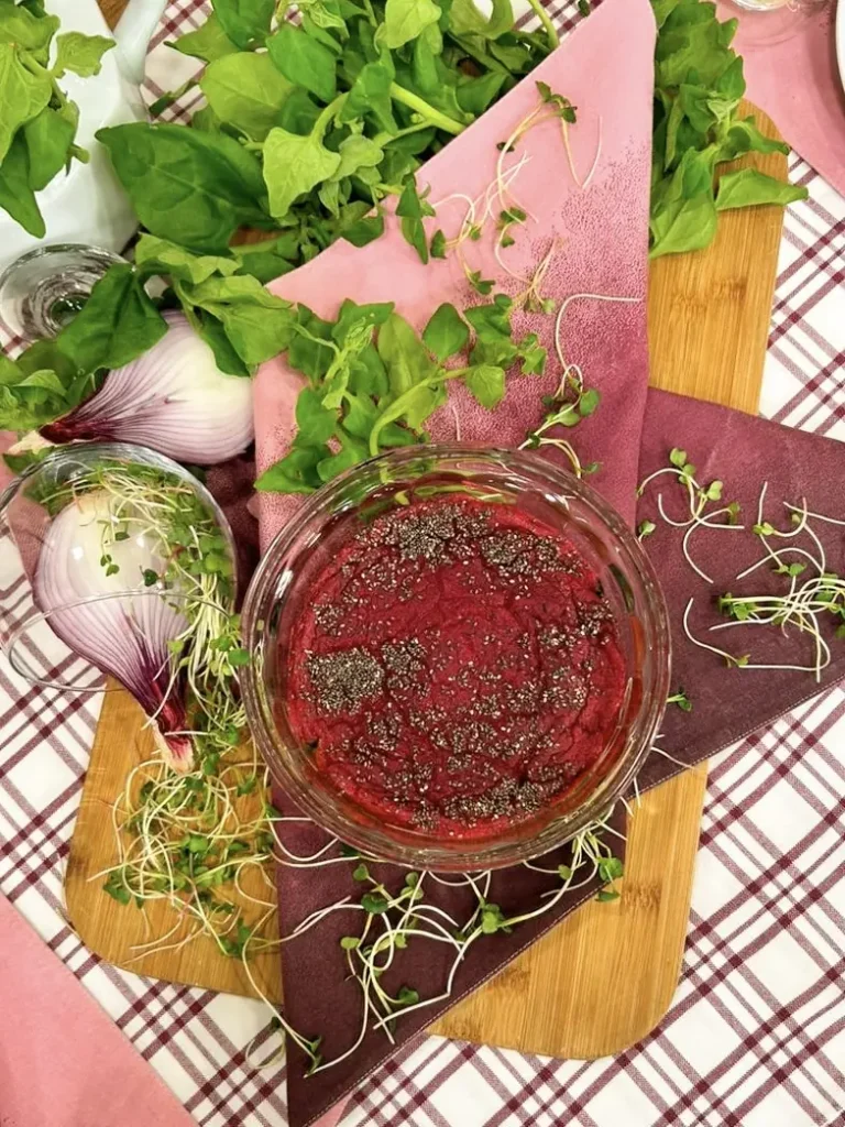 Suflê de beterraba e espinafre salteado com nozes pecan