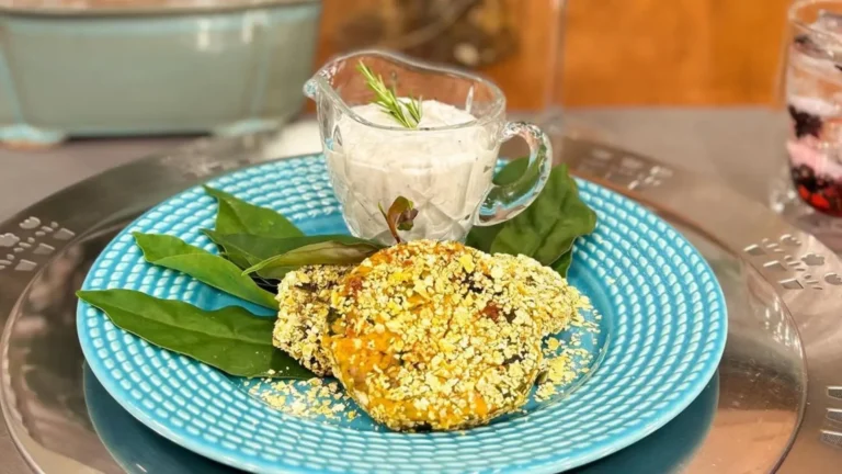 Hambúrguer proteico com ora-pro-nóbis e molho branco