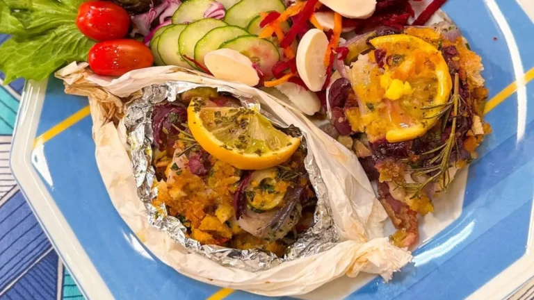 Filé de pescada com farofa de pão italiano no papelote