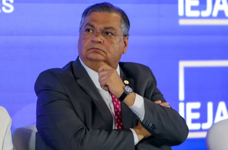 Dino autoriza PF a acessar dados de investigação sobre produtora de “Dark Horse”