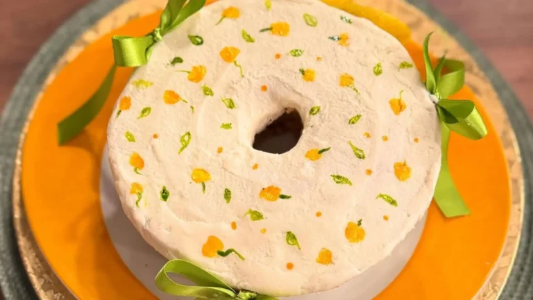 Delicioso bolo de limão decorado