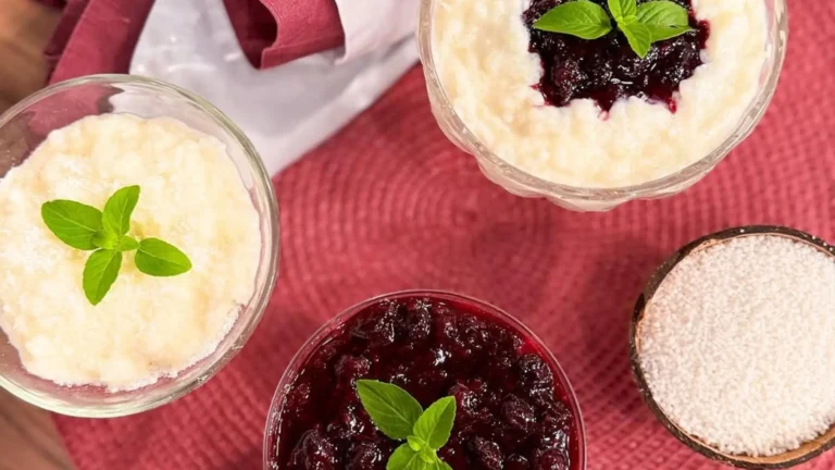 Refrescante creme de tapioca com frutas vermelhas