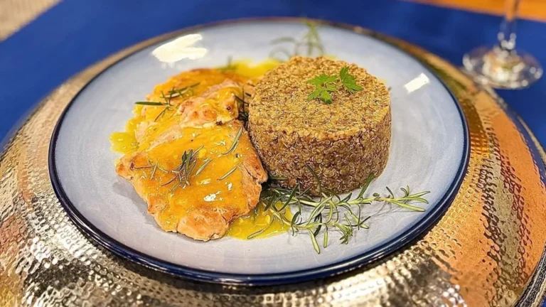 Filé mignon suíno ao molho maracujá e risoto de quinoa
