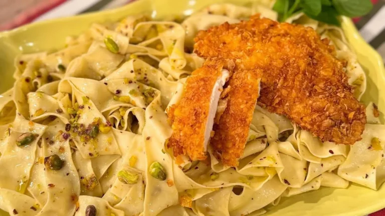 Macarrão ao pesto de pistache