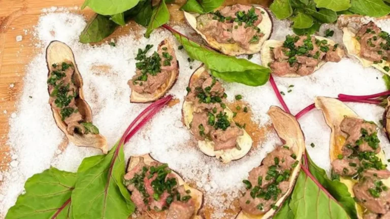 Snack de batata doce com mignon grelhado e molho