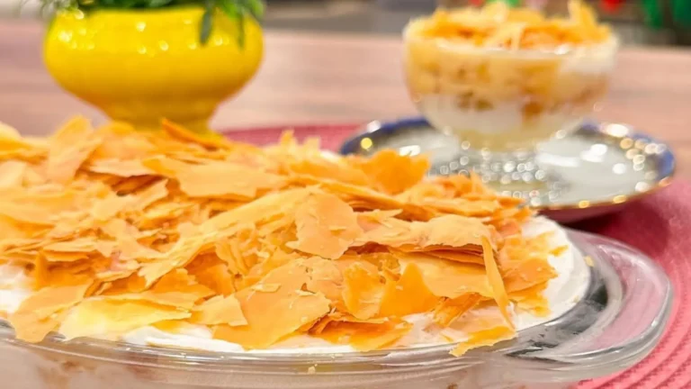 Deliciosa sobremesa folhada de abacaxi