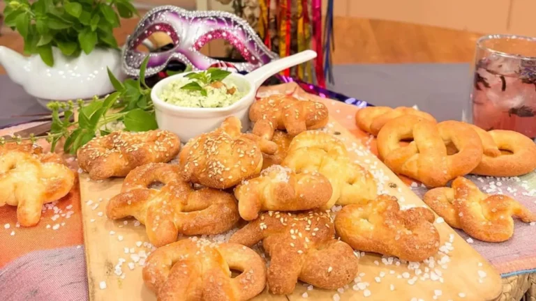 Pretzel salgado lowcarb e patê pesto