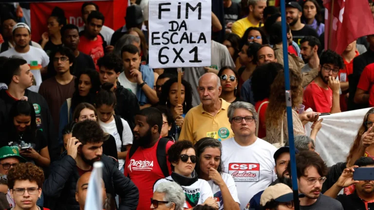 Imagem de capa representando o destaque: CCJ retoma análise da PEC do fim da escala 6x1