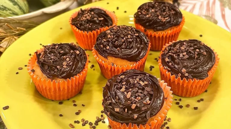 Cupcake de abobrinha com cobertura de brigadeiro