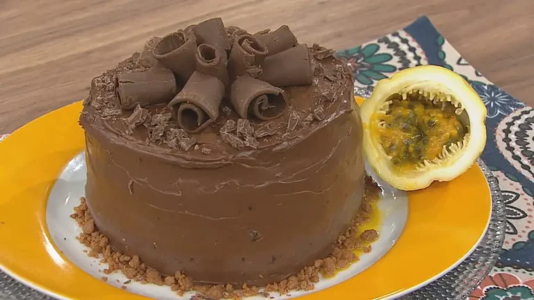 Maravilhoso bolo de chocolate com maracujá
