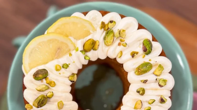 Bolo de limão, mel e pistache