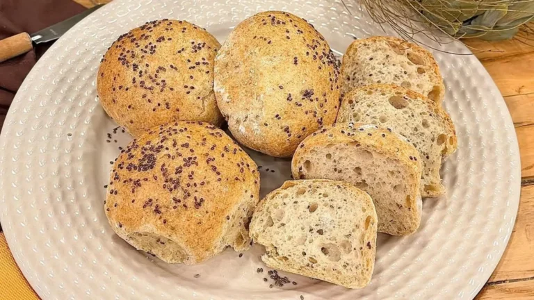 Pãezinhos sem glúten de inhame e patê de atum com tofu