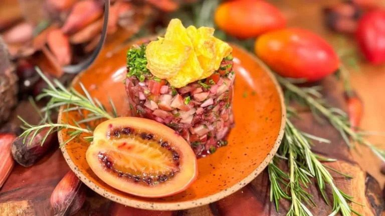 Tartare de pinhão com ervas frescas aromáticas