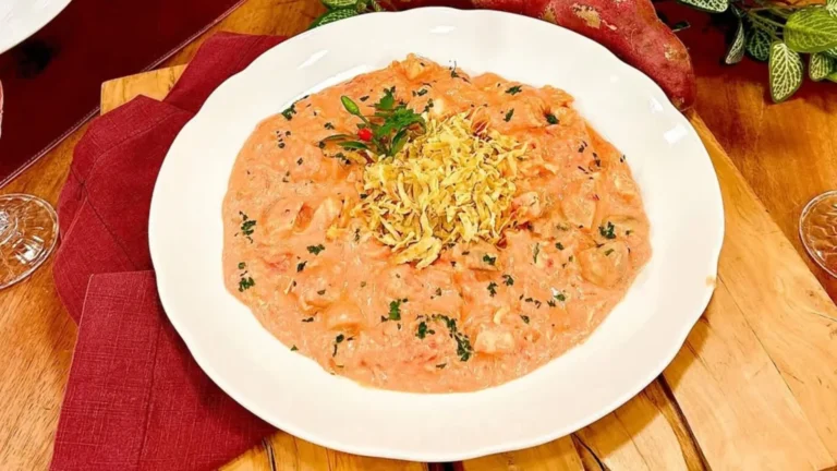 Estrogonofe de frango lowcarb e batata palha de batata doce