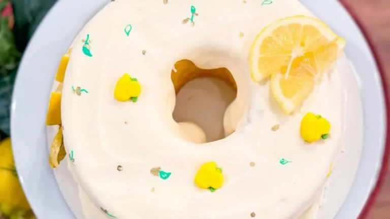 Maravilhoso bolo de porcelana