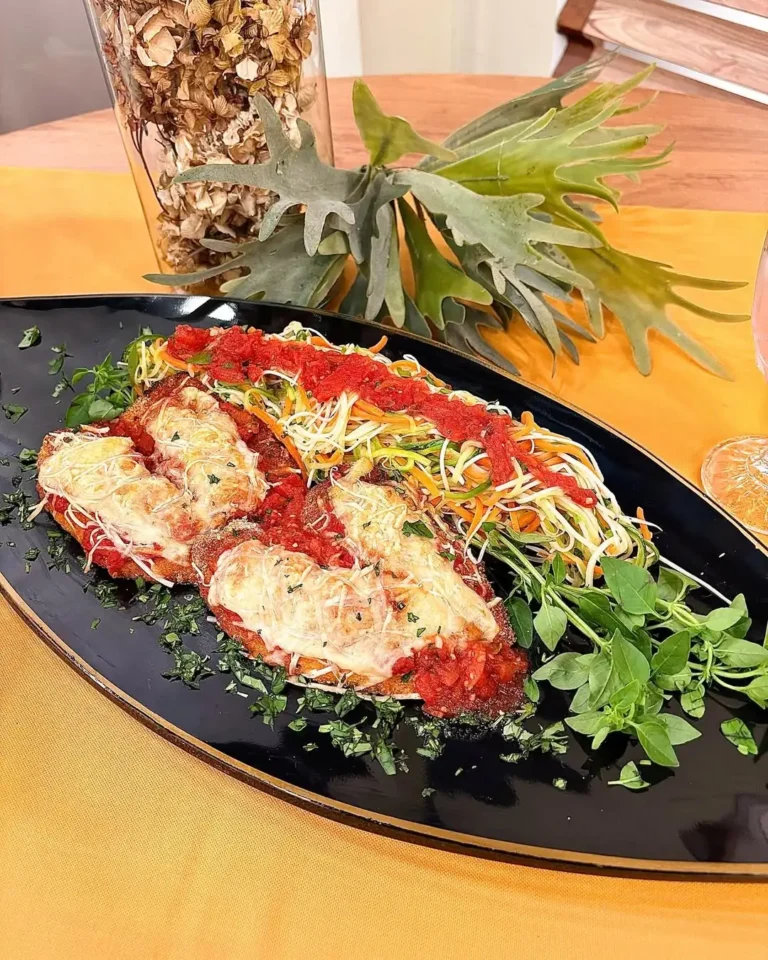 Parmegiana de peixe e espaguete de vegetais