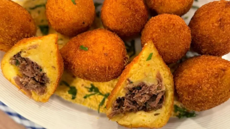 Suculenta coxinha de polenta com recheio de costela