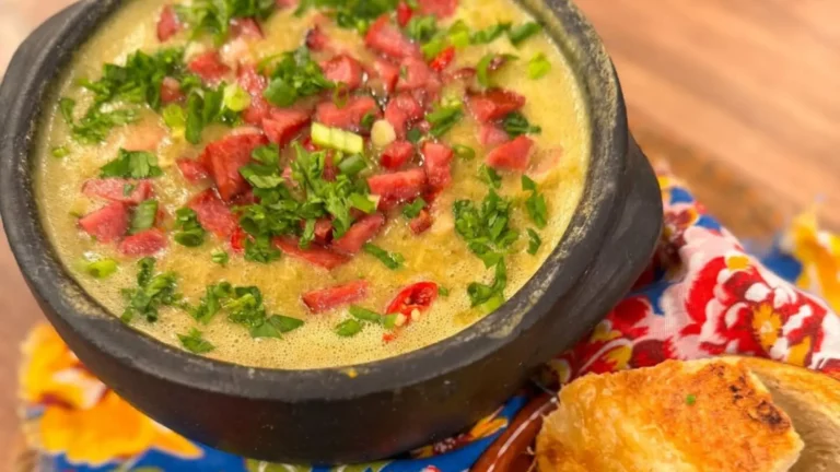 Caldo de mandioca com frango