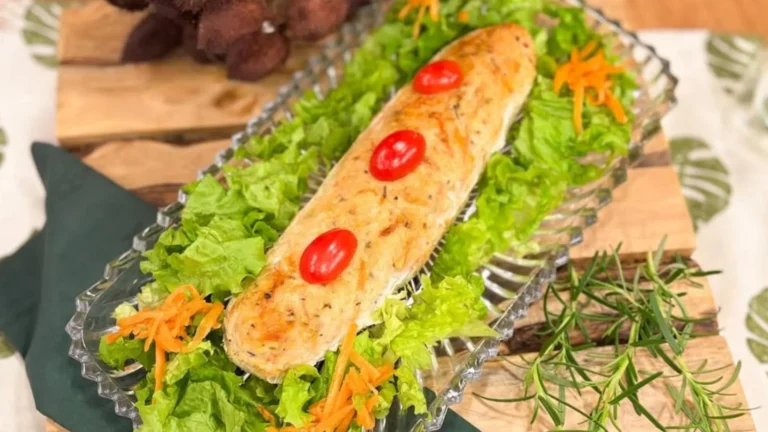 Rocambole funcional de frango recheado com espinafre