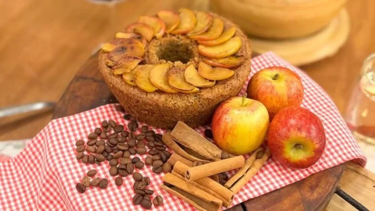 Bolo de café com maçã sem glúten