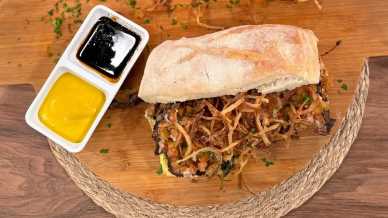 Delicioso sanduíche com recheio de cupim!