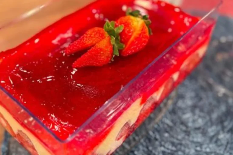 Bombom morango do amor na travessa