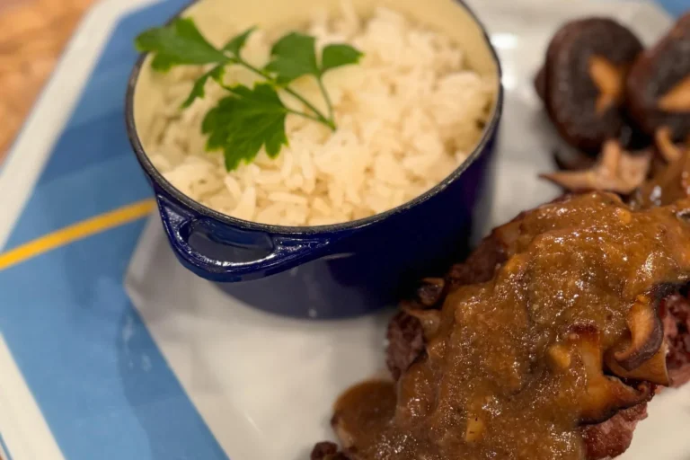 Filé mignon com ragu de cogumelo