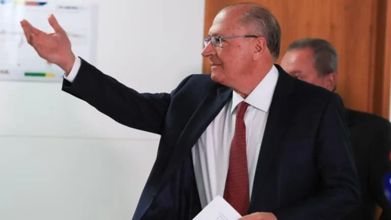 Imagem de capa representando o destaque: Itamaraty manifesta indignação com tarifaço