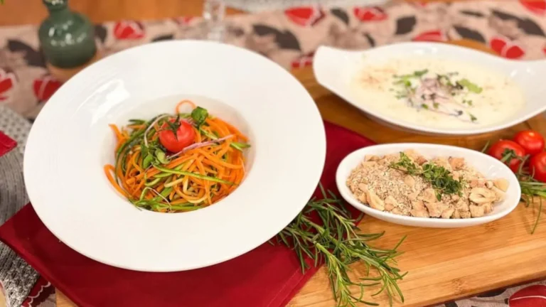 Espaguete de vegetais com molho de couve-flor gratinado