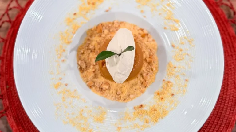 Delicioso petit gâteau de doce de leite com sorvete caseiro!