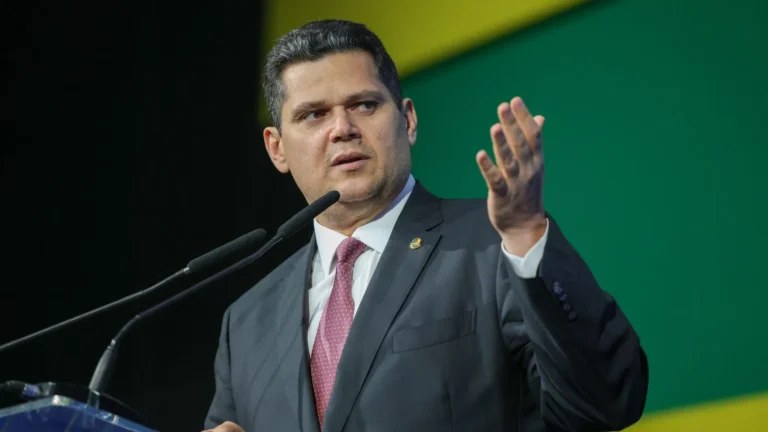 Imagem de capa representando o destaque: Alcolumbre enviou a indicação de Jorge Messias ao STF