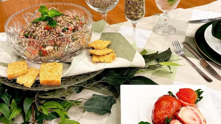 Tabule de quinoa e morango do amor na versão saudável