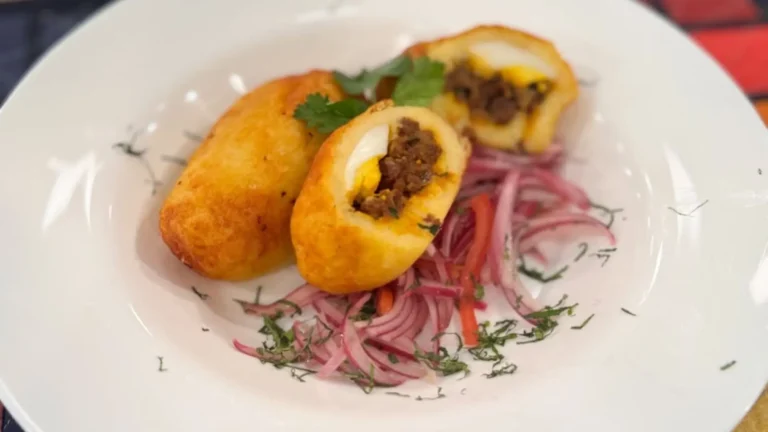 Delicioso bolinho de batata à moda Peruana