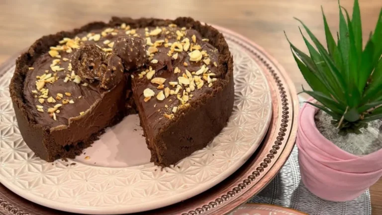 Maravilhosa torta de bombom para servir no Dia dos pais!