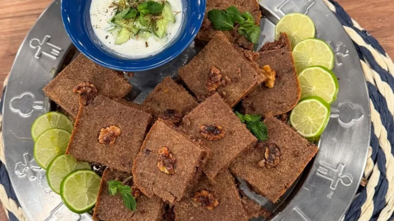Delicioso Kibe de forno com salada de coalhada!