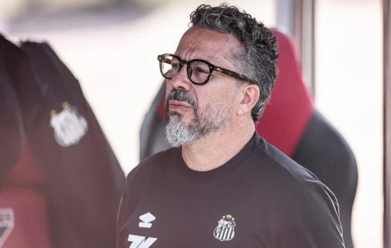 Santos acerta em demitir Cleber Xavier e manter o resto da comissão?