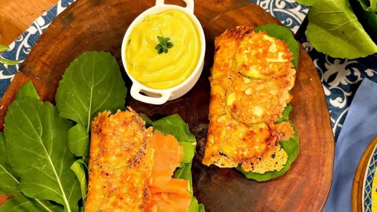 Sanduíche de abobrinha com recheio de maionese de abacate