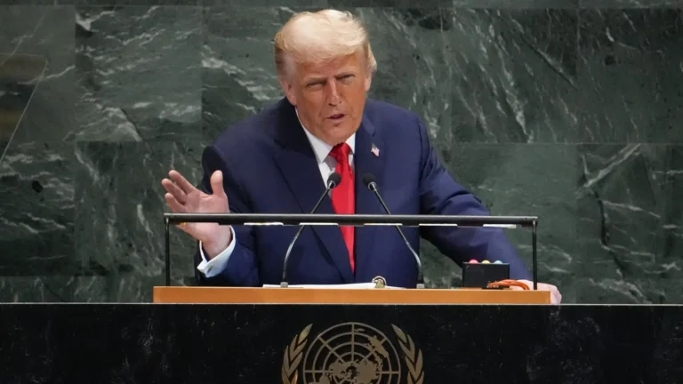 Imagem de capa representando o destaque: Trump diz que regime do Irã pediu cessar-fogo