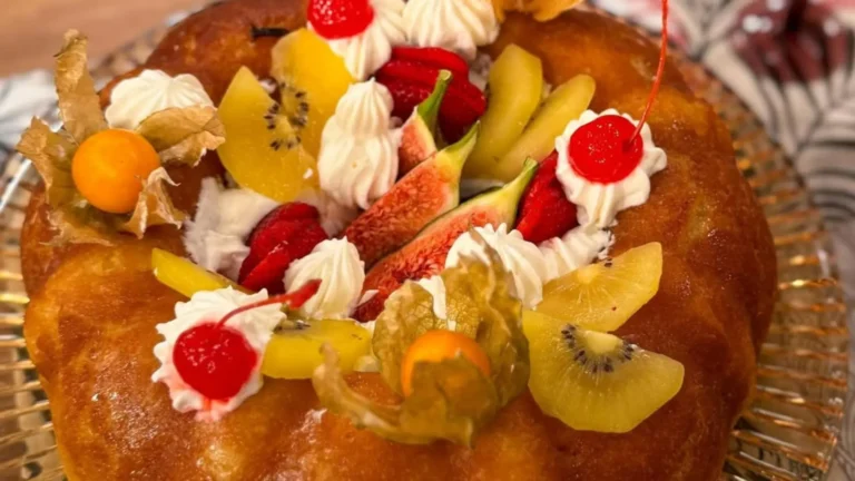 Fofinho, cremoso e cheio de frutas babá ao rum!