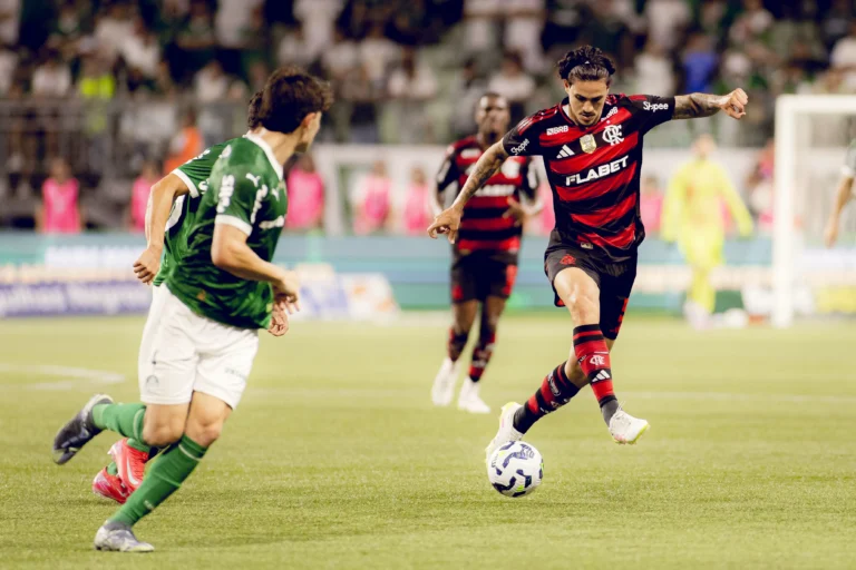 Flamengo ou Palmeiras: qual clube tem mais chances de conquistar o tetra da Libertadores?