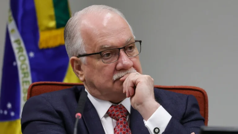 Fachin adia julgamento sobre atuação de Mendonça no caso Banco Master
