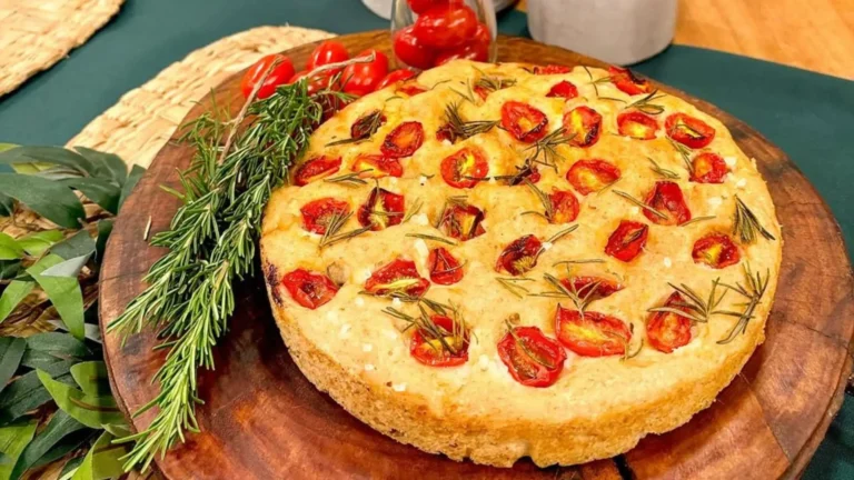 Focaccia sem glúten com tomatinhos