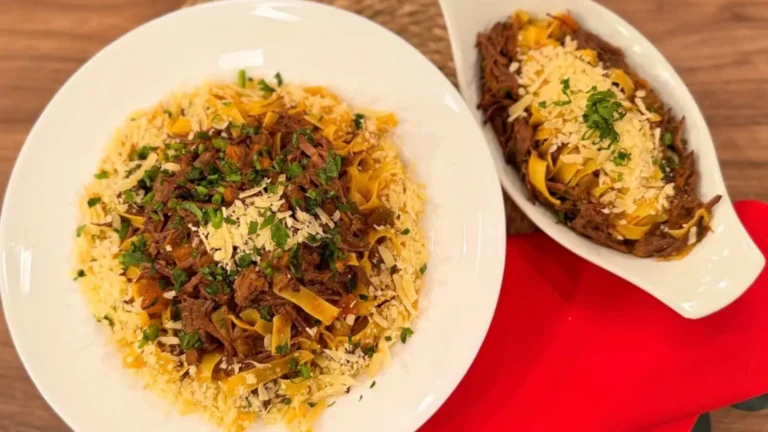 Fettuccine com ragu de peixinho