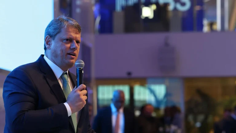 Tarcísio diz que gratidão a Bolsonaro não prescreve