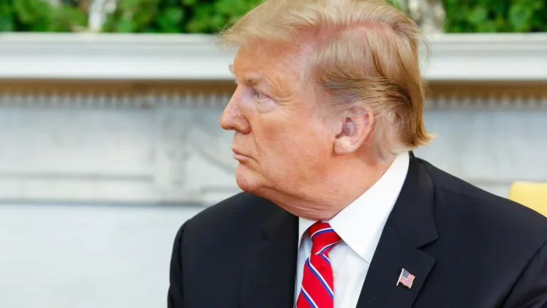 Imagem de capa representando o destaque: Trump afirma que guerra está perto do fim